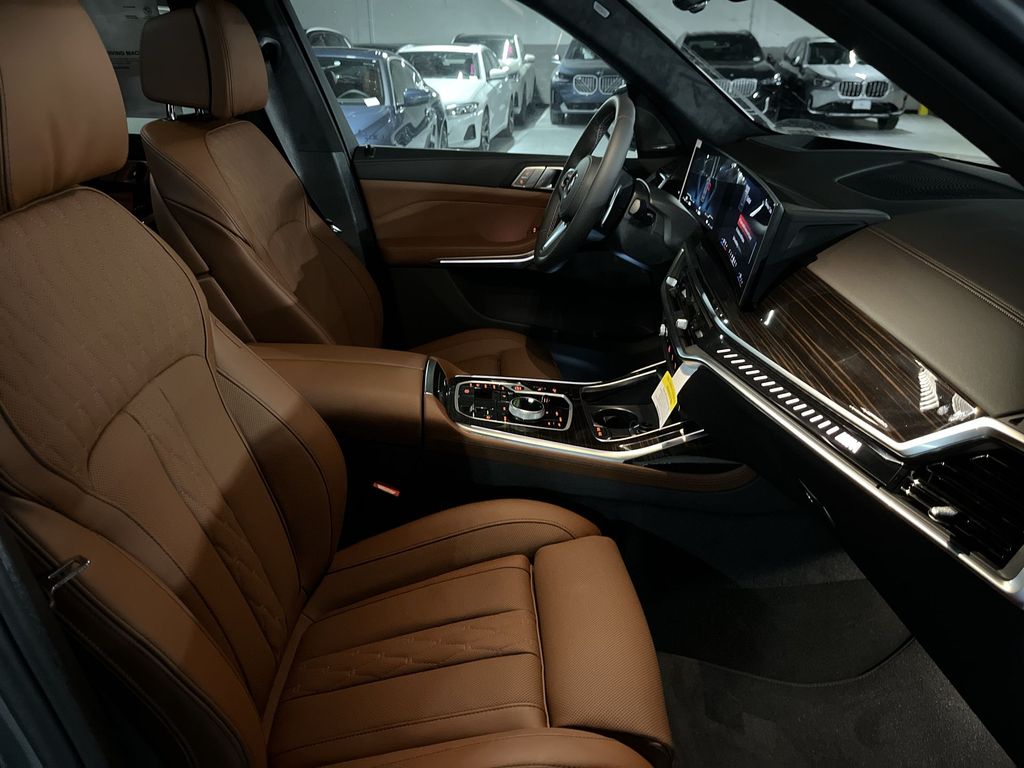 Thumbnail: 2026 BMW X7 - 26