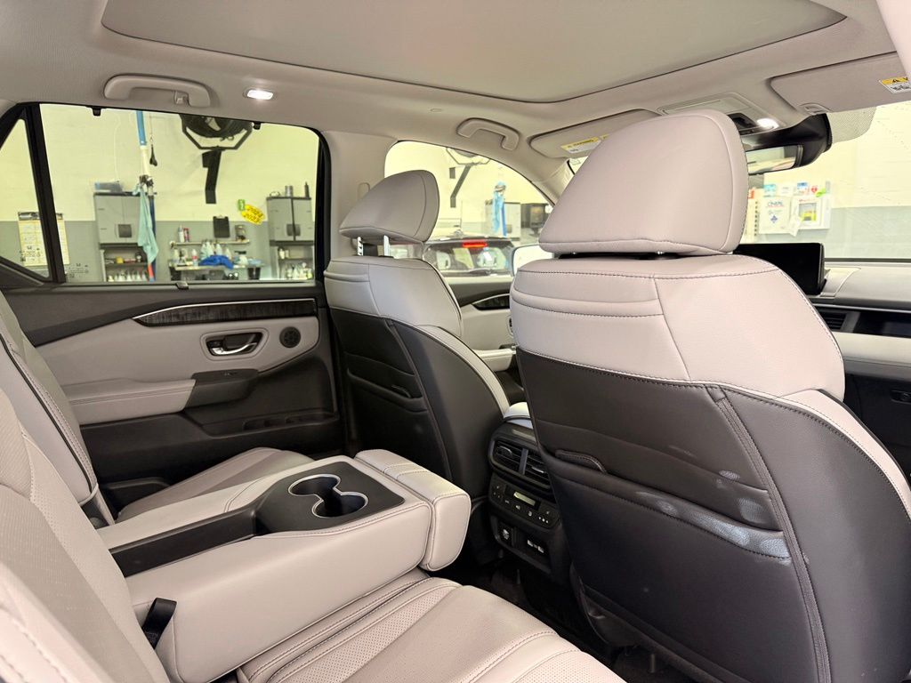 Thumbnail: 2023 Honda Pilot - 26