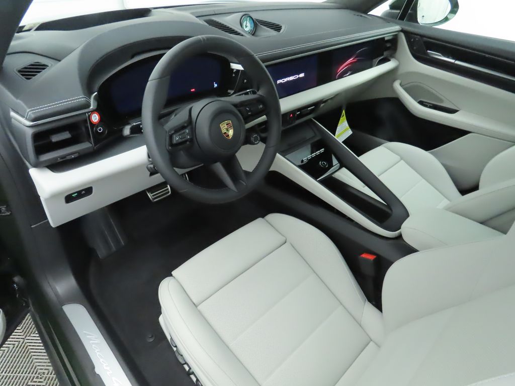 Thumbnail: 2025 Porsche Macan - 4