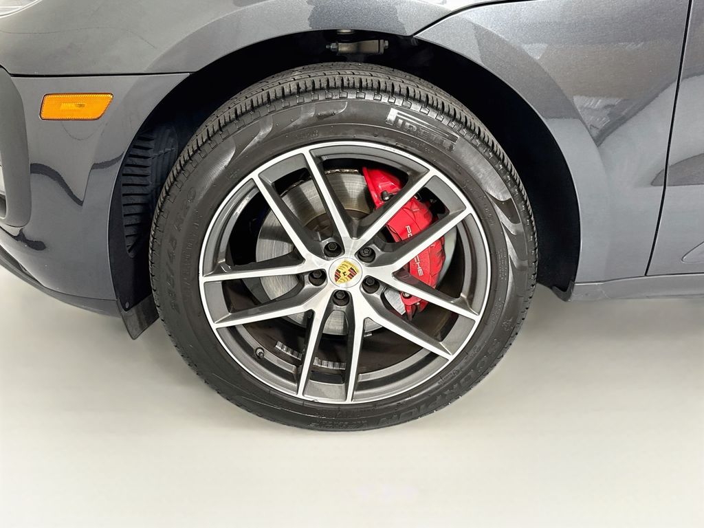 Thumbnail: 2023 Porsche Macan - 31