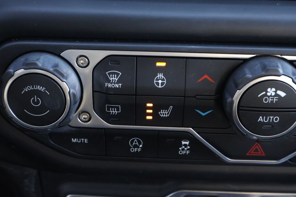 Thumbnail: 2019 Jeep Wrangler - 18