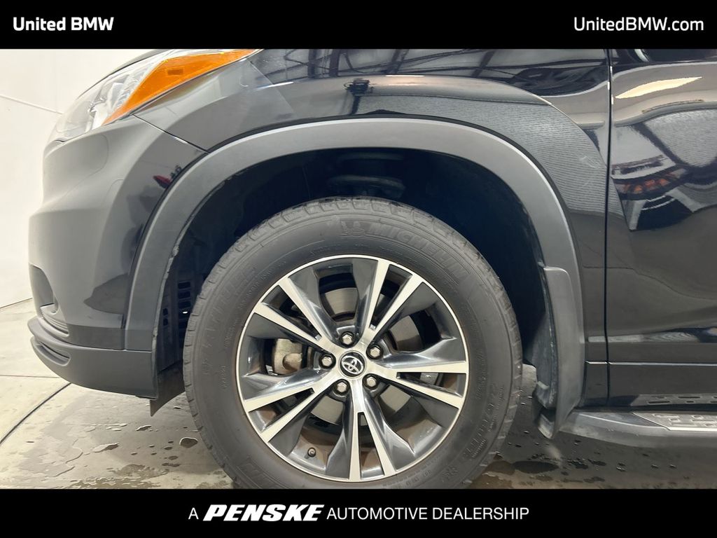 Thumbnail: 2016 Toyota Highlander - 10