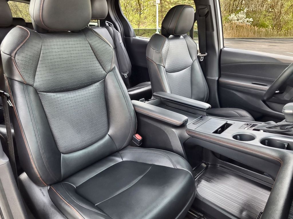 2022 Toyota Sienna XSE 21