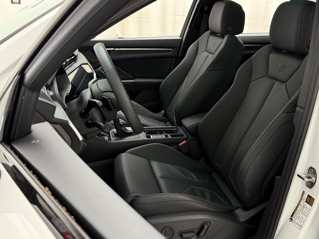 Thumbnail: 2025 Audi Q3 - 26