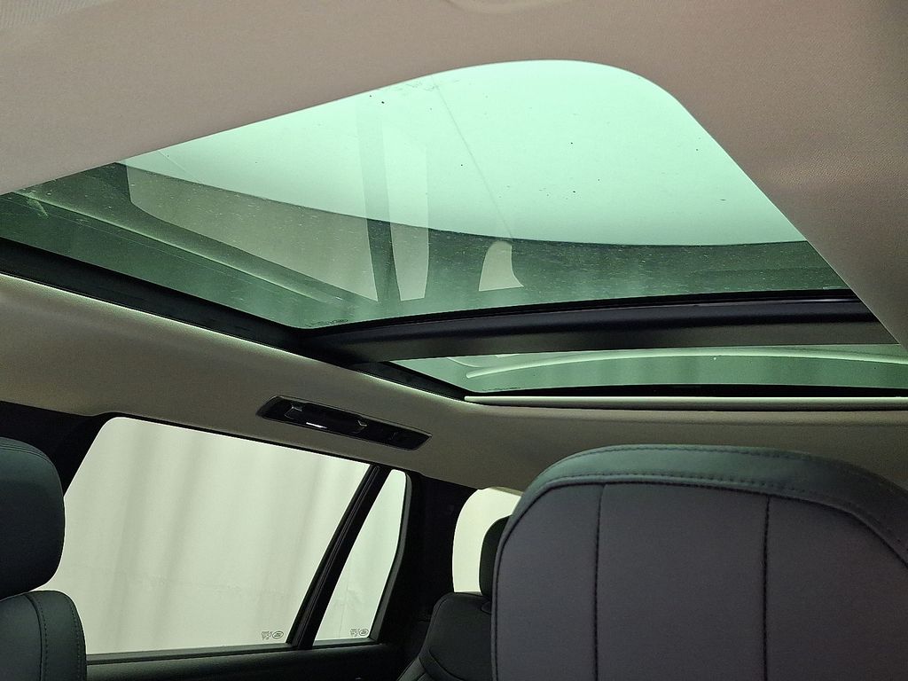 Thumbnail: 2025 Land Rover Range Rover - 10