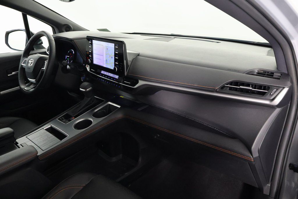 Thumbnail: 2024 Toyota Sienna - 9