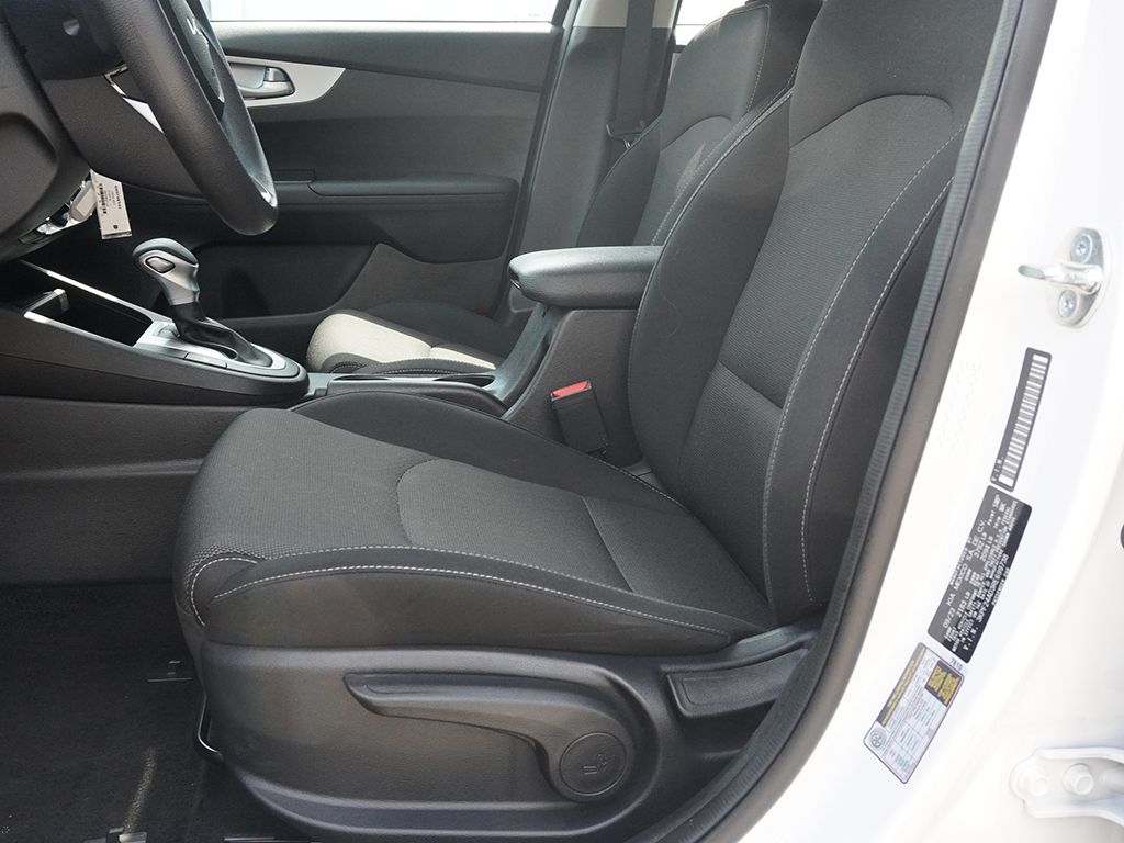 Used 2024 White Kia LXS image 24