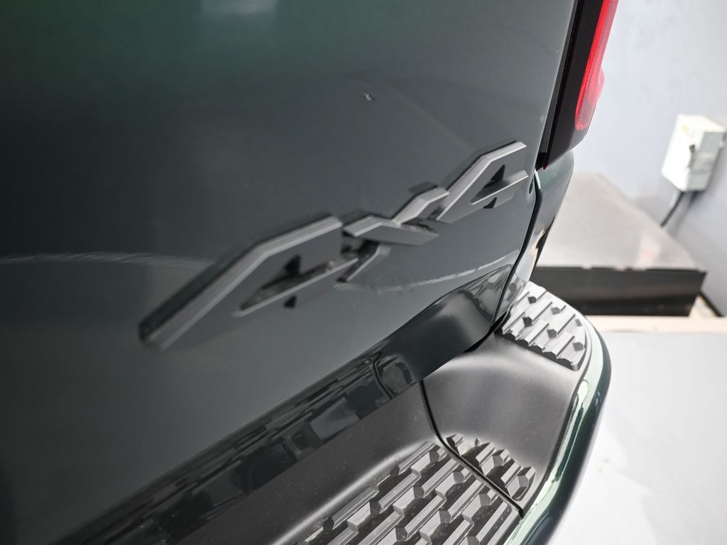 New 2026 Serrano Green Metallic Ram Big Horn/Lone Star image 40