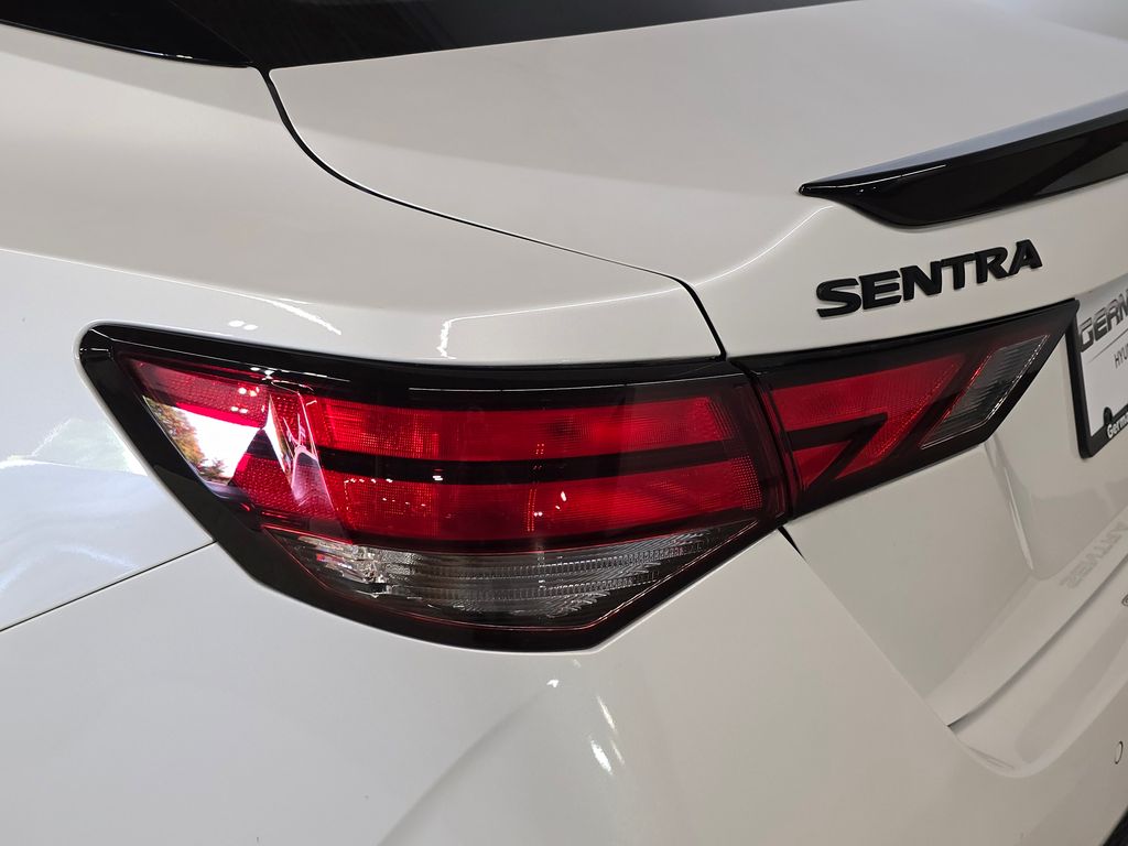 2023 Nissan Sentra SR photo 12