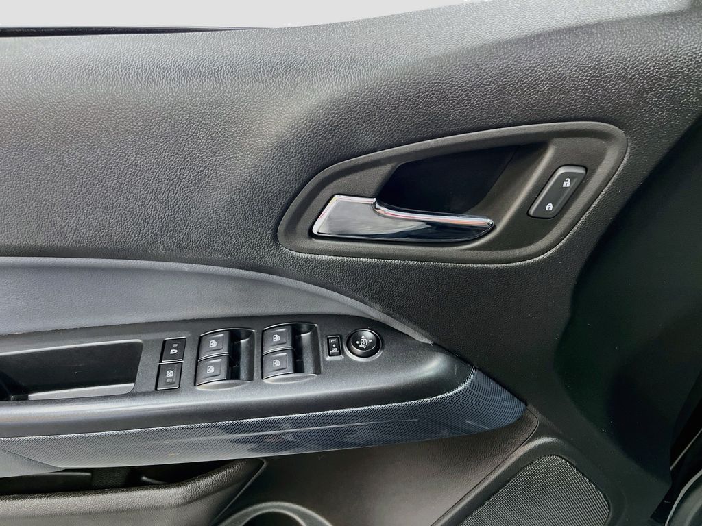 Used 2022 Black Chevrolet Z71 image 18