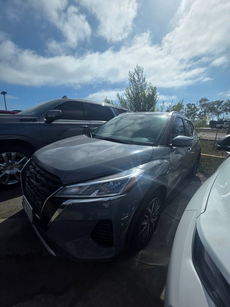 Boulder Gray Pearl 2023 Nissan Kicks SUV / Crossover Front-Wheel Drive Continuously Variable Transmission