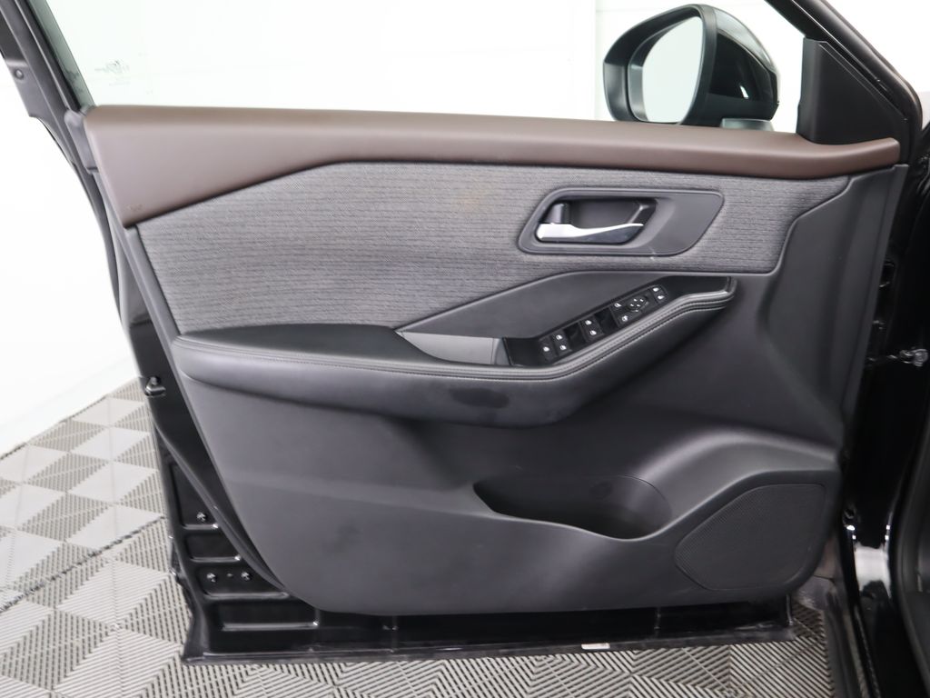 Thumbnail: 2023 Nissan Rogue - 24