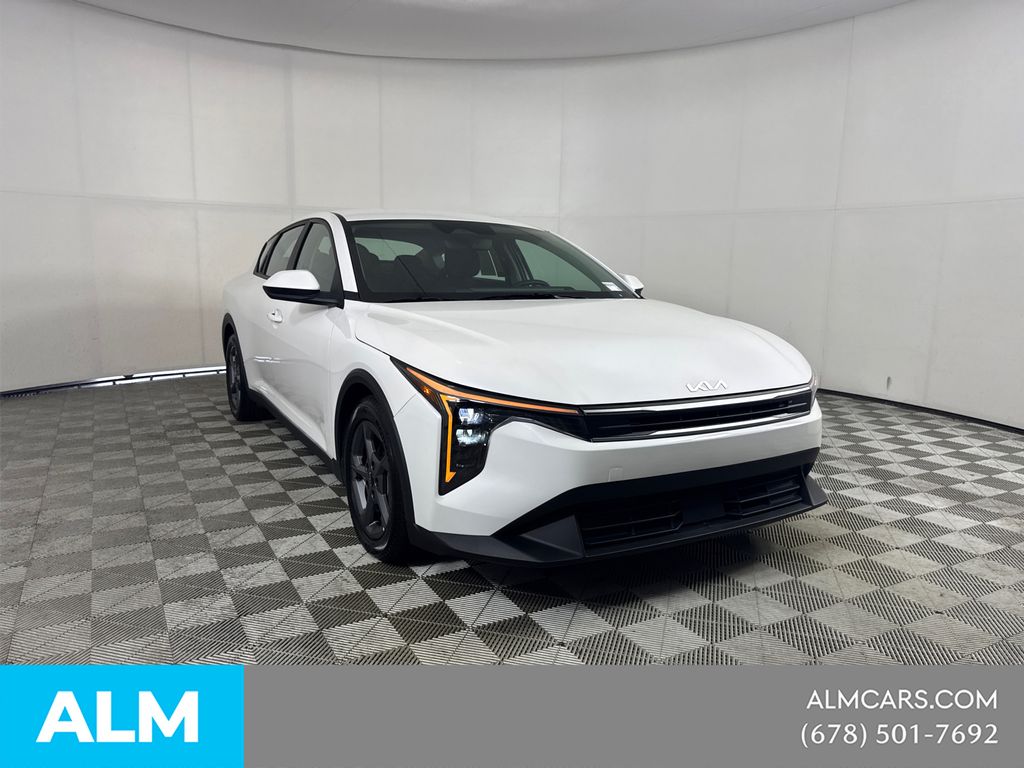 Used 2025 White Kia LXS image 4
