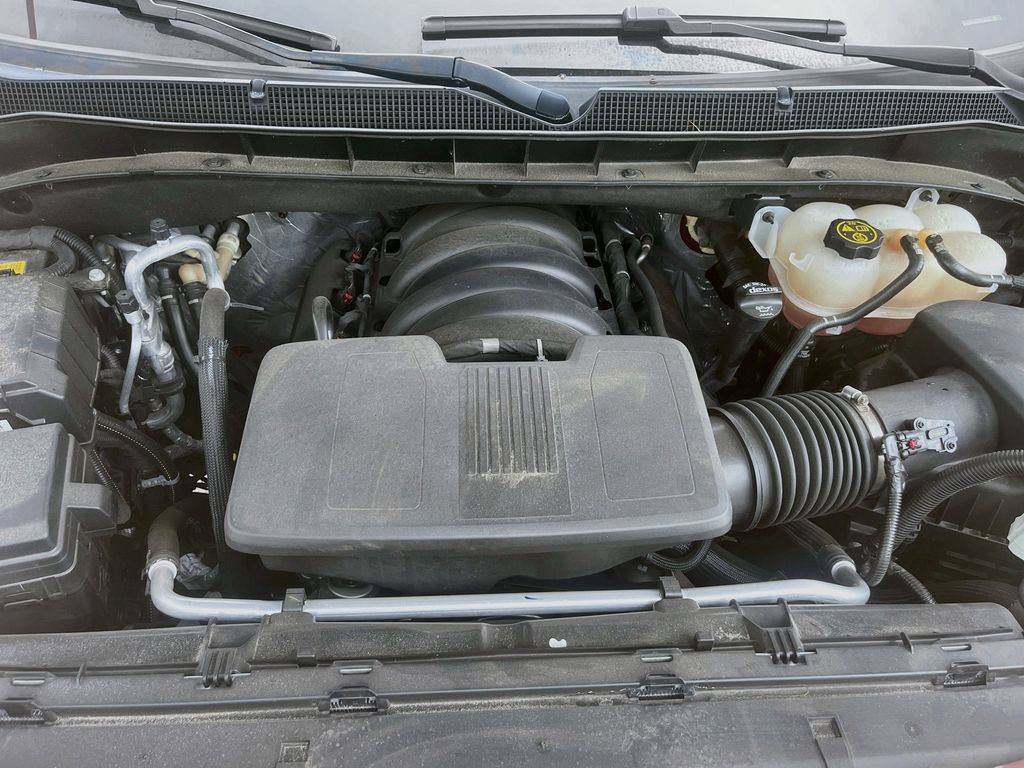 Used 2023 Red Chevrolet Premier image 33