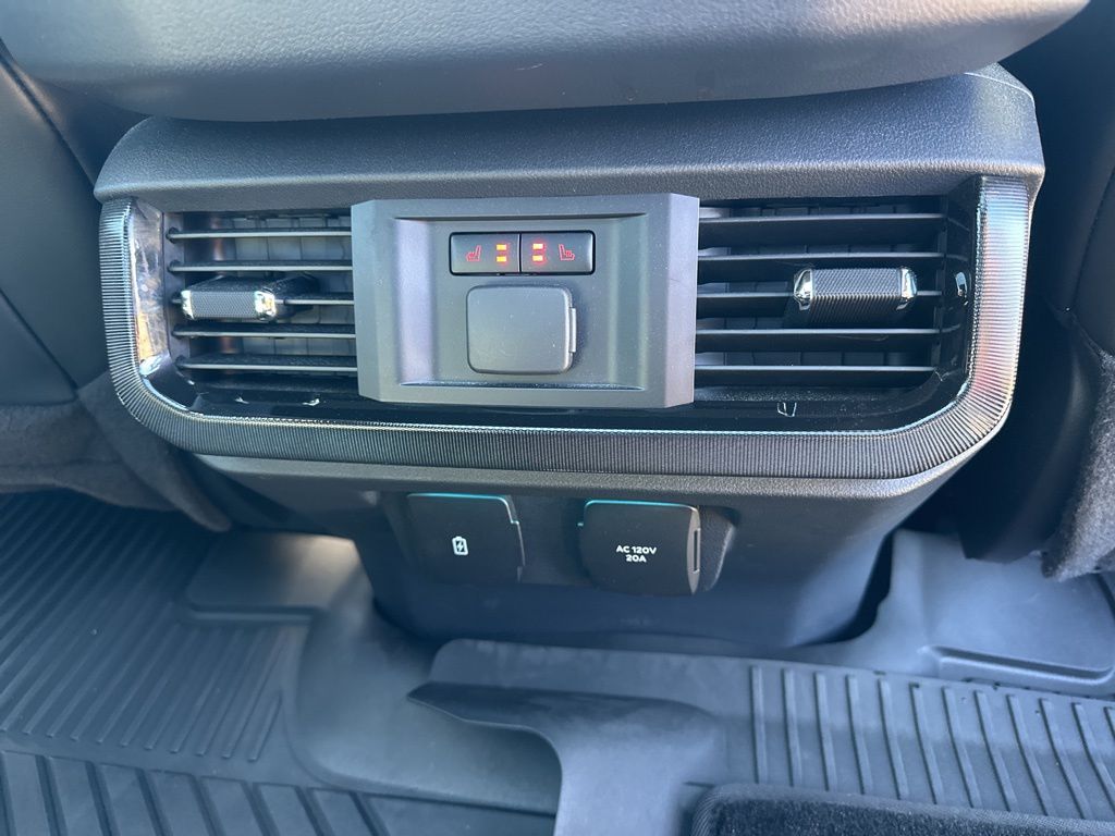 2024 Avalanche Ford F-150 Lightning Platinum AWD Truck