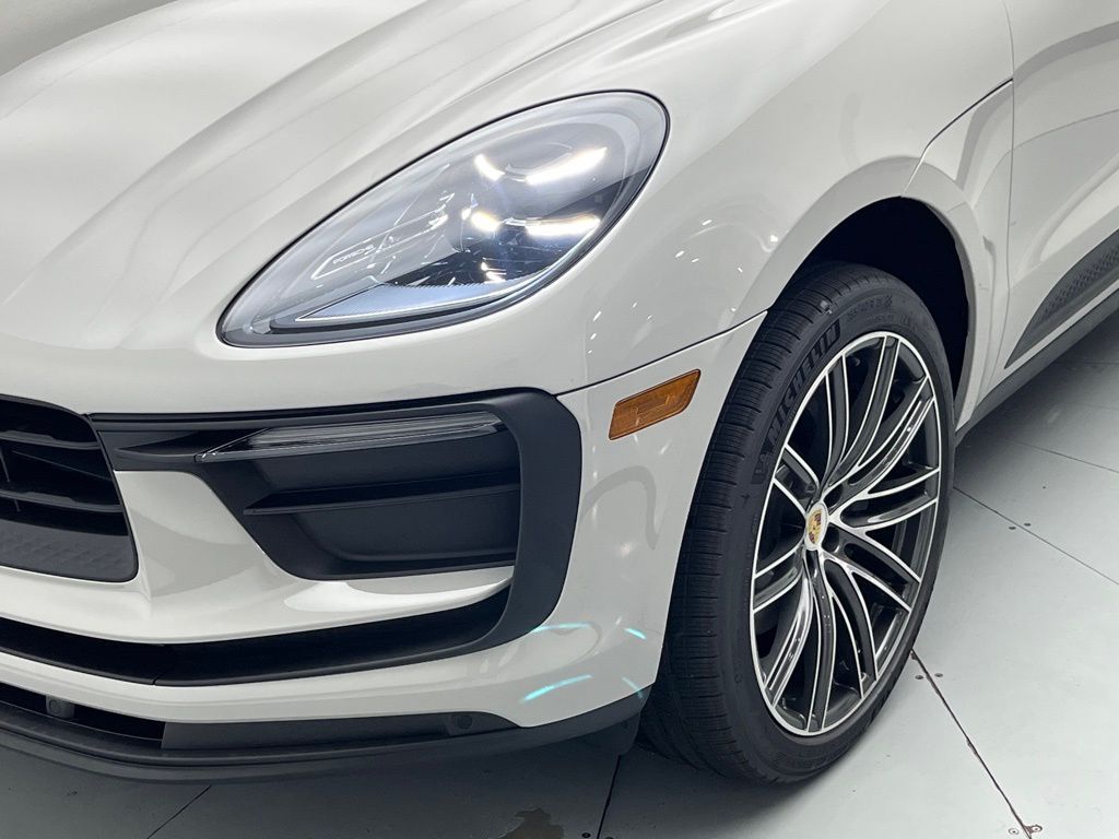 Thumbnail: 2026 Porsche Macan - 31