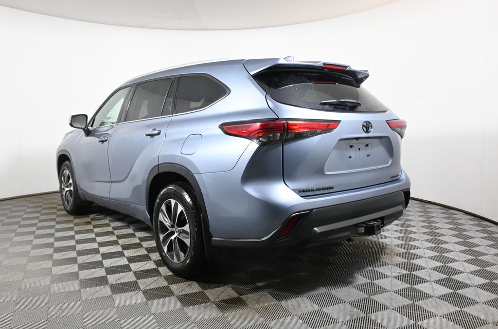 Thumbnail: 2022 Toyota Highlander - 5