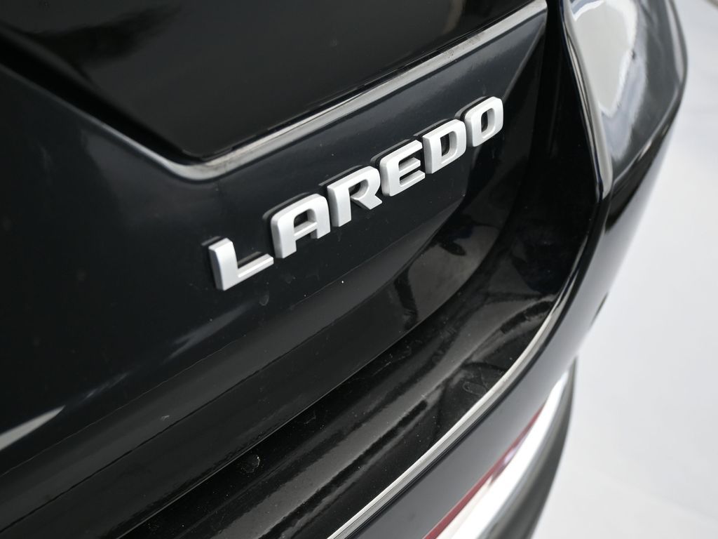 Used 2025 Diamond Black Crystal Pearlcoat Jeep Laredo image 40