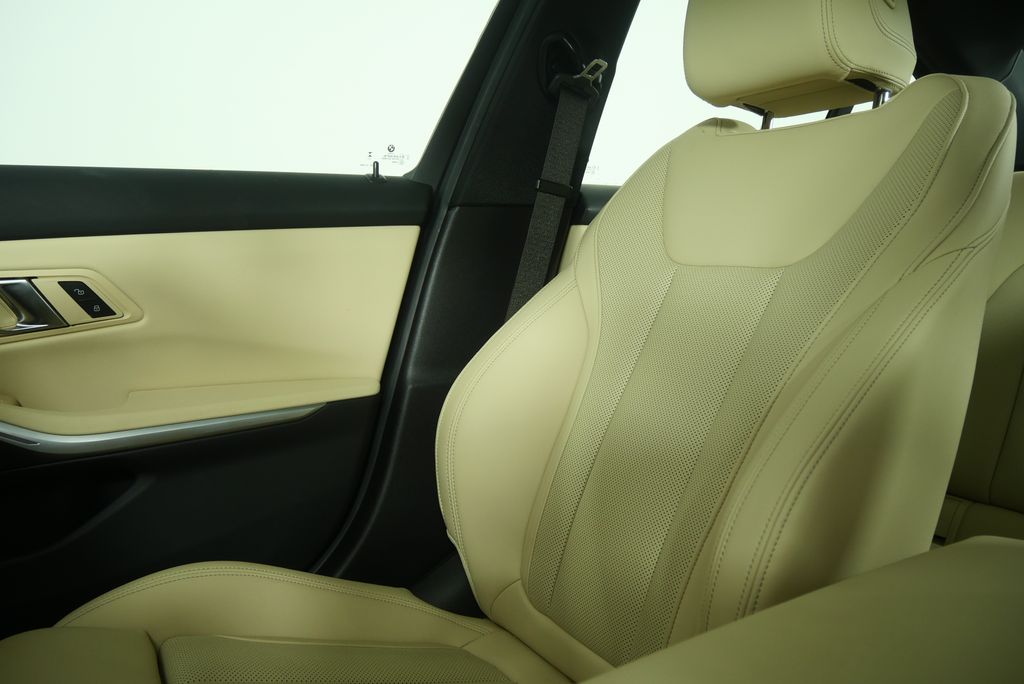 Thumbnail: 2024 BMW 3 Series - 24