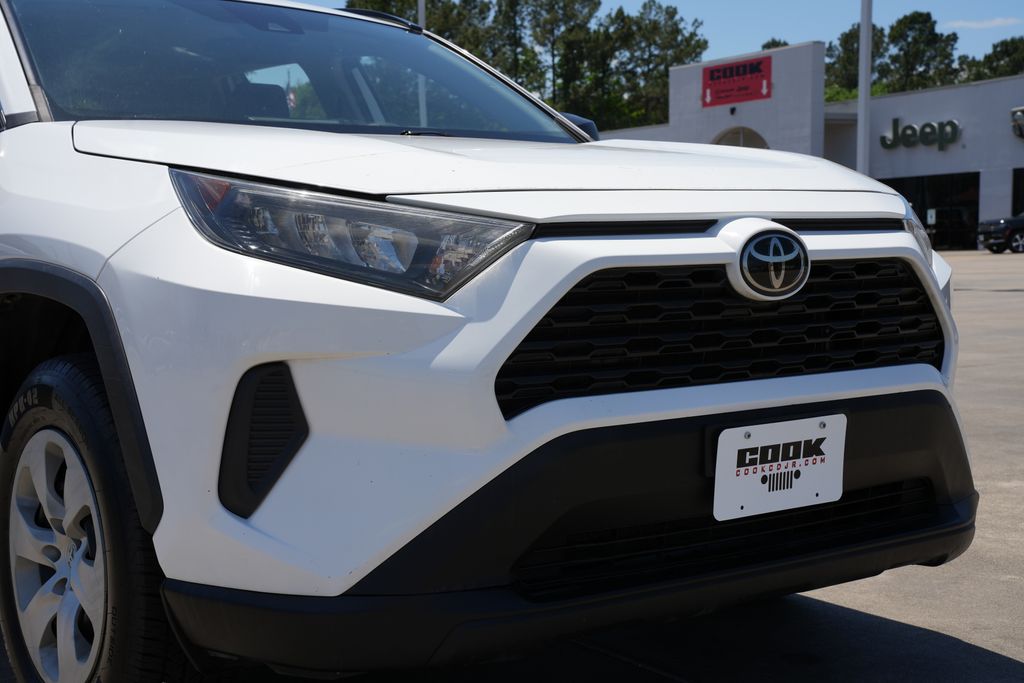 2021 Toyota RAV4 LE White at Baytown Hyundai