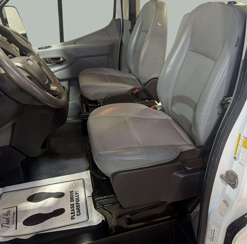 Used 2018 Oxford White Ford Base image 19