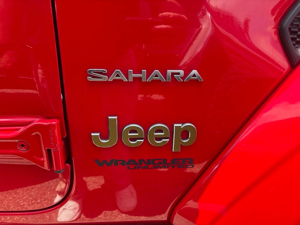 Used 2018 Red Jeep Unlimited Sahara image 10