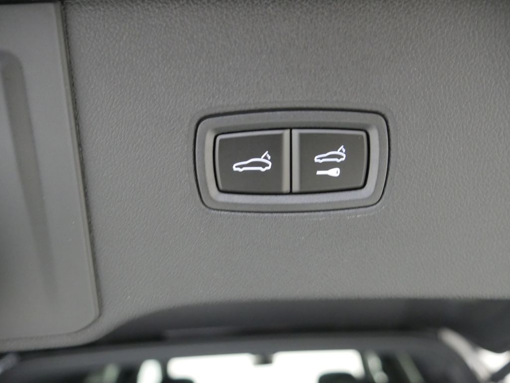 Thumbnail: 2026 Porsche Cayenne - 25