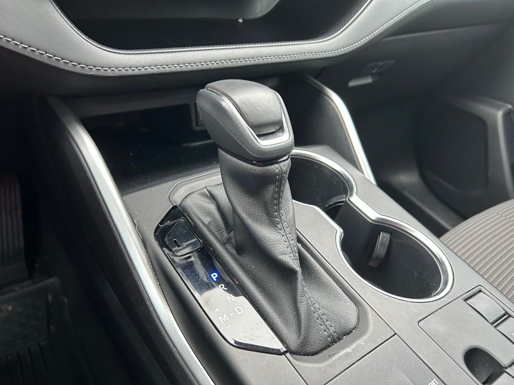 2023 Toyota Highlander LE 27