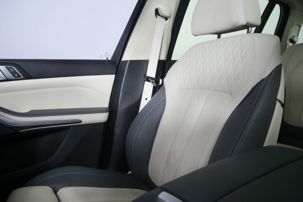 Thumbnail: 2023 BMW X7 - 26
