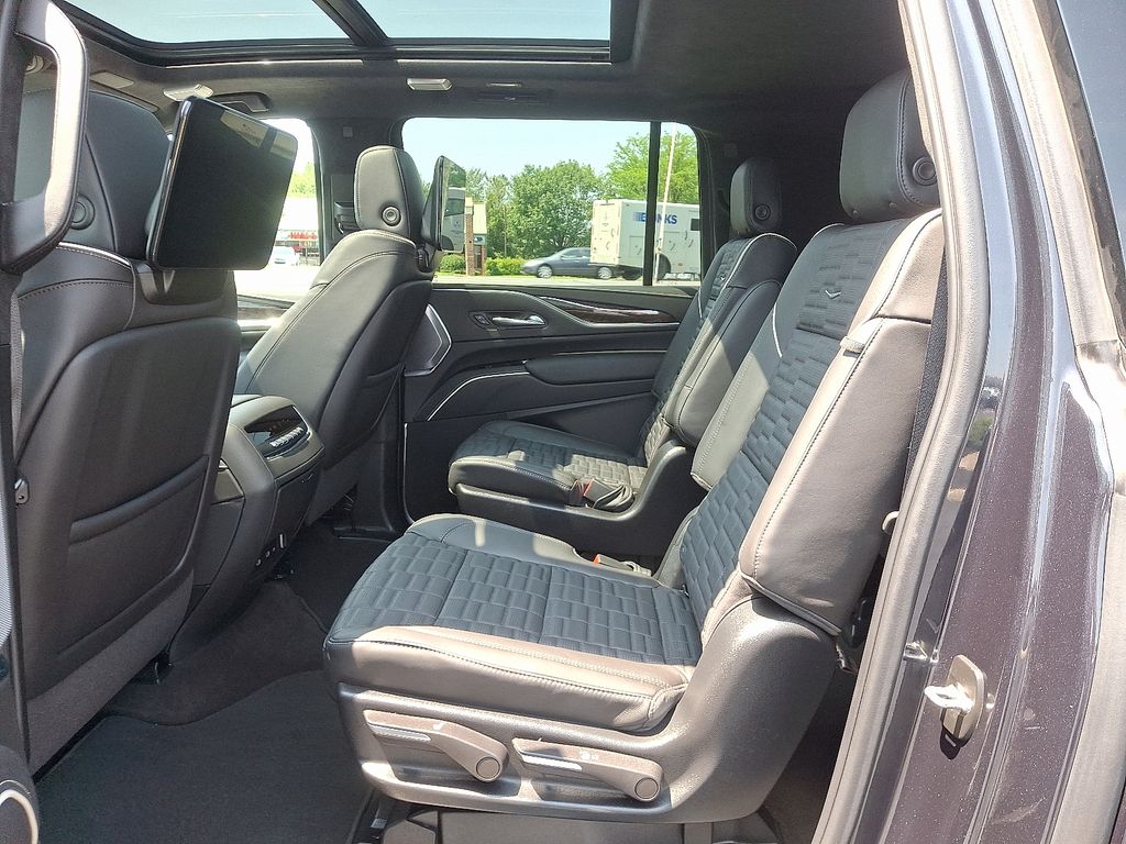 2024 Cadillac Escalade ESV Sport Platinum 10