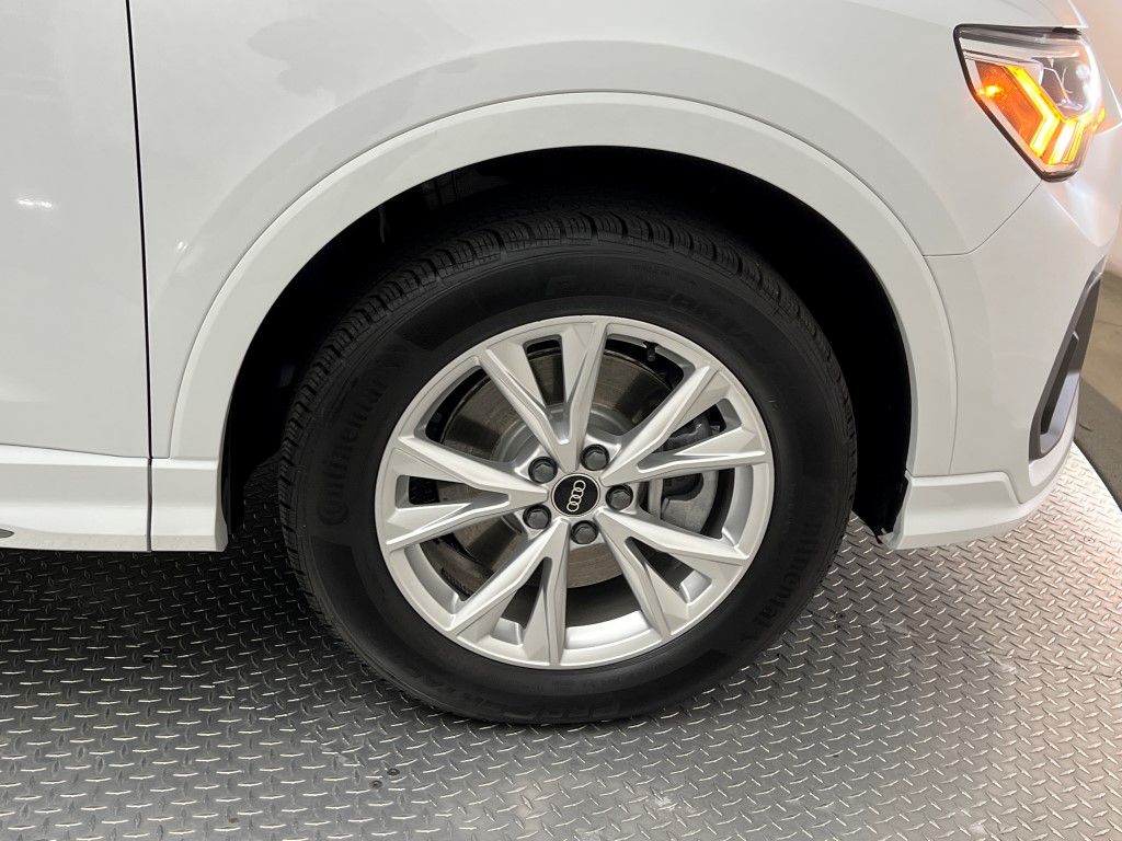 Thumbnail: 2025 Audi Q3 - 13