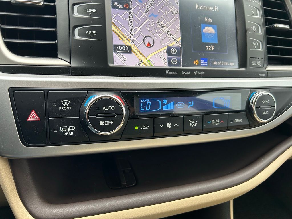 2019 Toyota Highlander SE 26