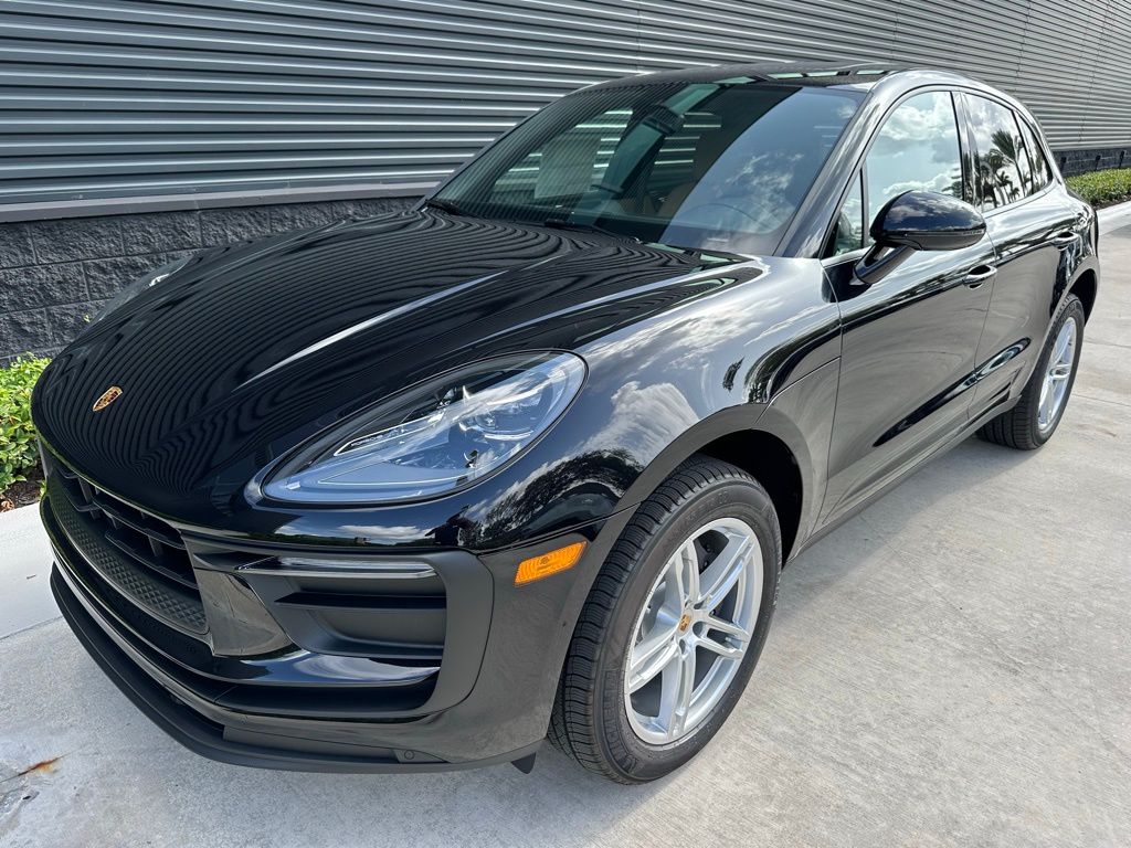 Thumbnail: 2025 Porsche Macan - 6