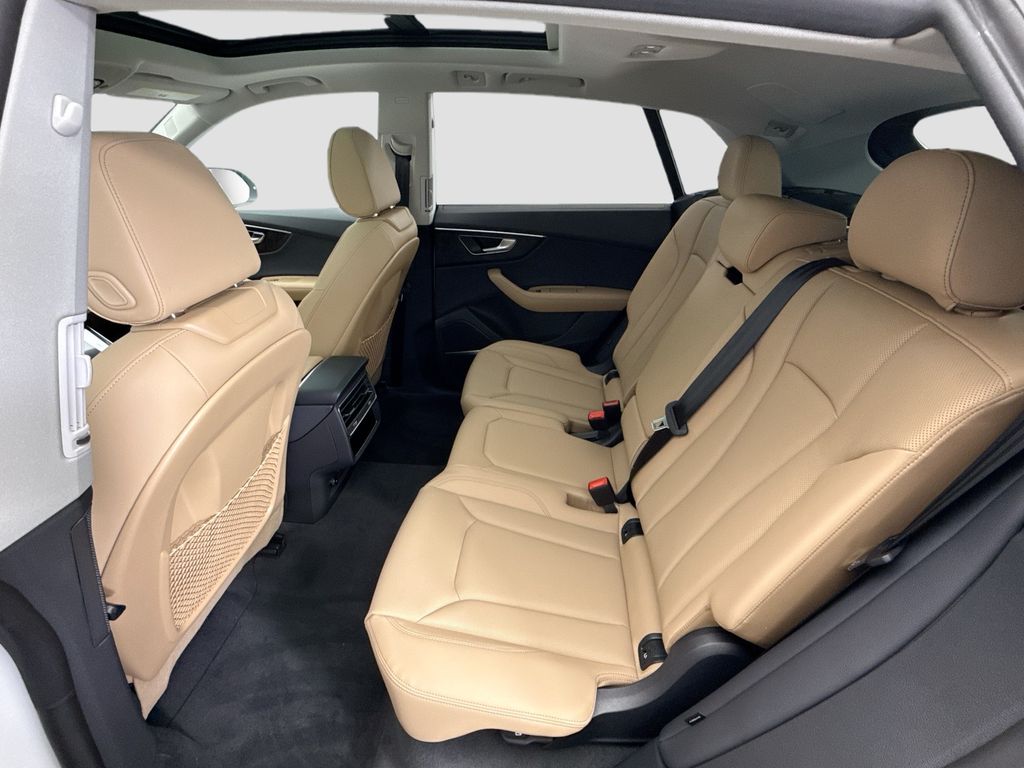 Thumbnail: 2026 Audi Q8 - 21