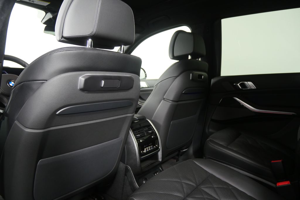 Thumbnail: 2026 BMW X7 - 18