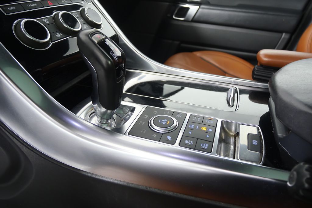 Thumbnail: 2016 Land Rover Range Rover Sport - 27