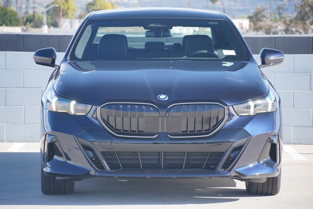 Thumbnail: 2026 BMW 5 Series - 2
