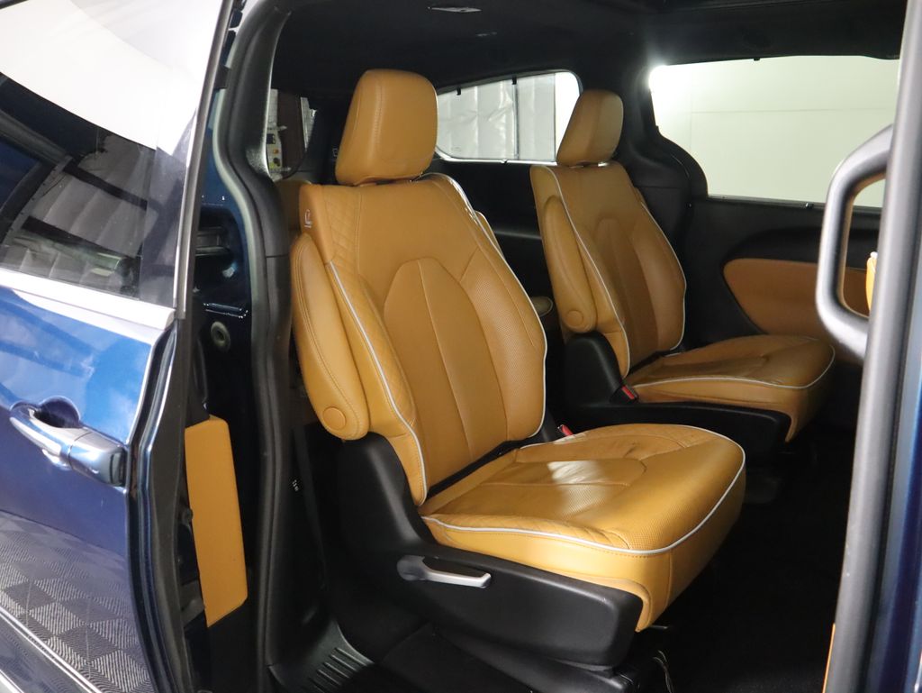 Thumbnail: 2022 Chrysler Pacifica - 22