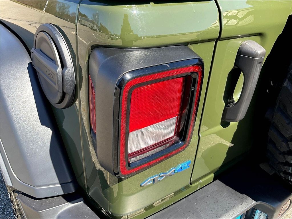 2023 Jeep Wrangler — photo 33