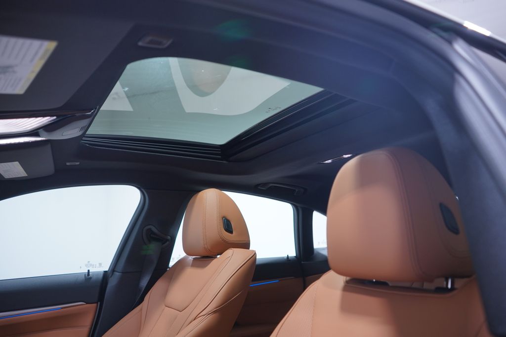 Thumbnail: 2025 BMW i4 - 8