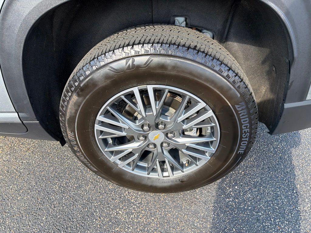 View vehicle photo 4