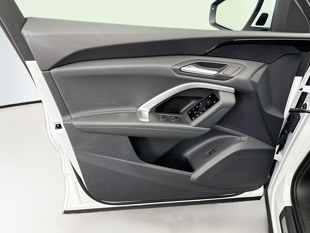 Thumbnail: 2025 Audi Q5 - 24