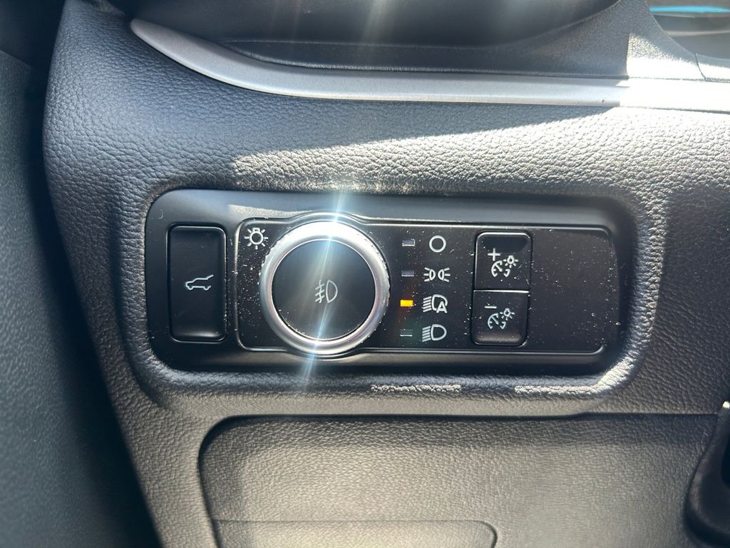 Used Car 2022 Ford Explorer  Xlt For Sale Under $30,000 In Floresville, Texas
