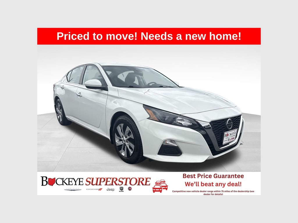 Glacier White 2022 Nissan Altima Sedan Front-Wheel Drive Continuously Variable Transmission