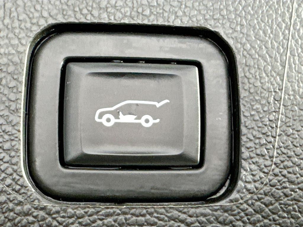 Used Car 2020 Chevrolet Traverse  Rs For Sale Under $25,000 In Austin, Texas