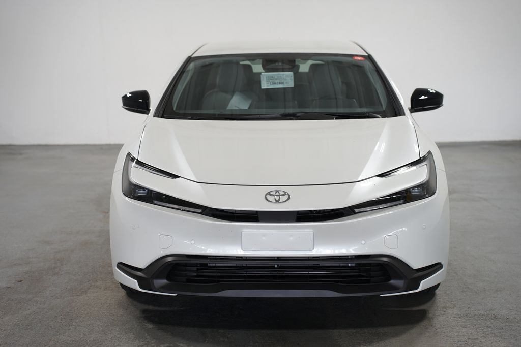 2025 Toyota Prius LE 2
