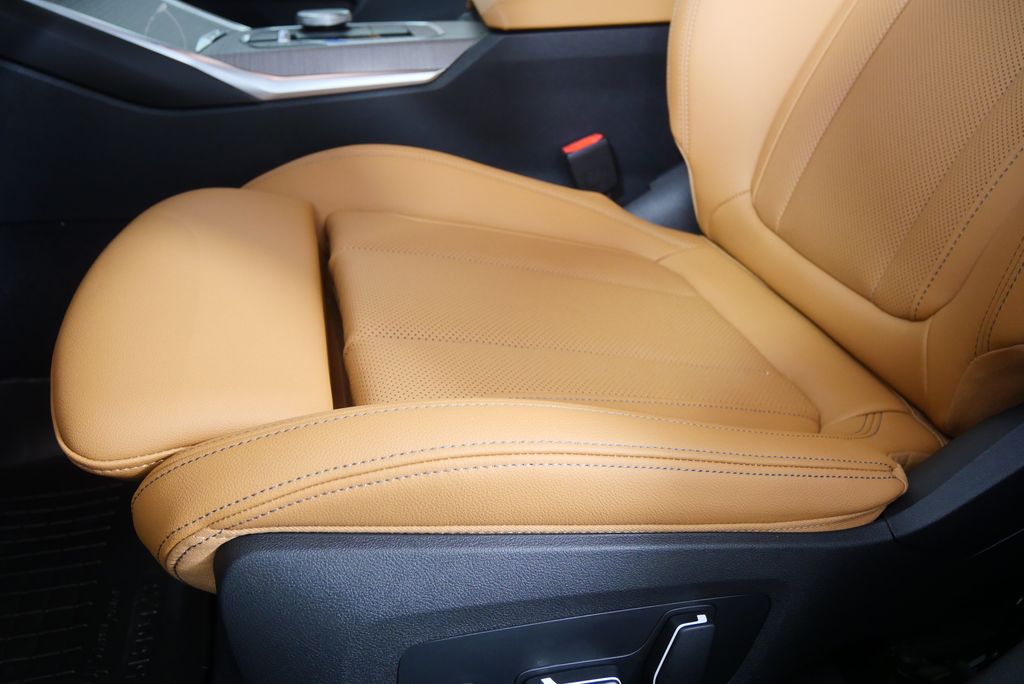 Thumbnail: 2025 BMW i4 - 10