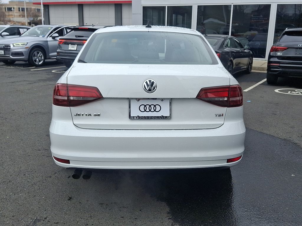 Thumbnail: 2017 Volkswagen Jetta - 5