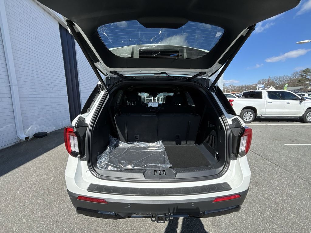 New 2026 Star White Metallic Tri-Coat Ford ST-Line image 20