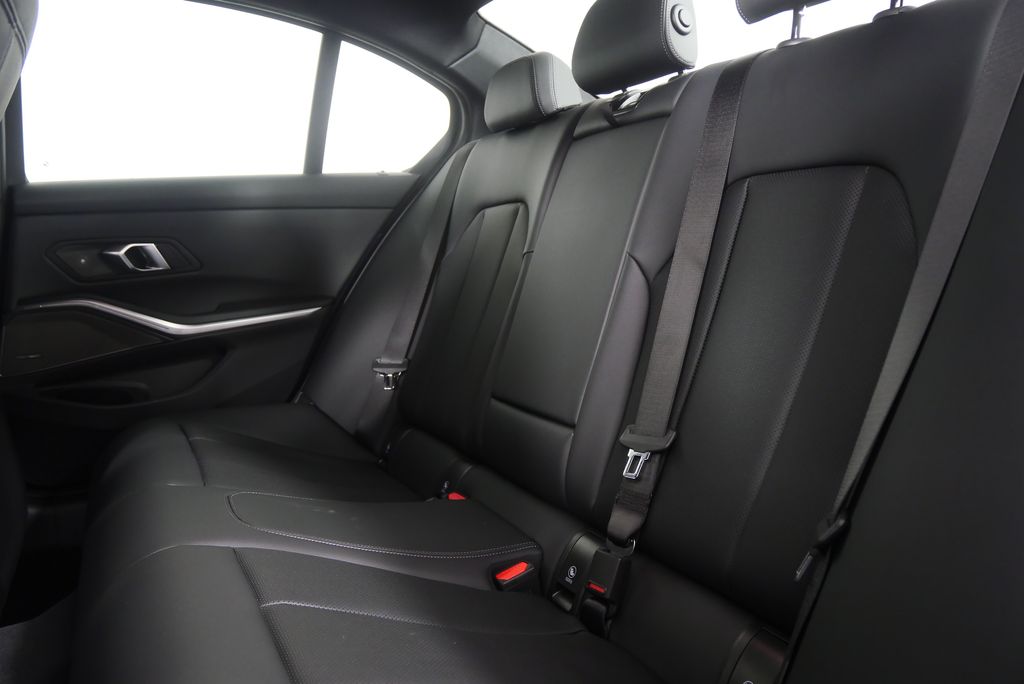 Thumbnail: 2026 BMW 3 Series - 16